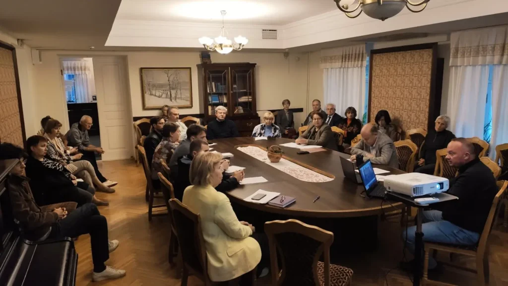 Круглий стіл з істориками