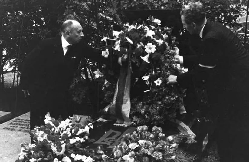 Стріткод — Євген Коновалець фото