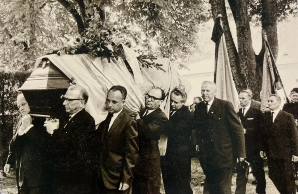 Стріткод — Іван Багряний фото